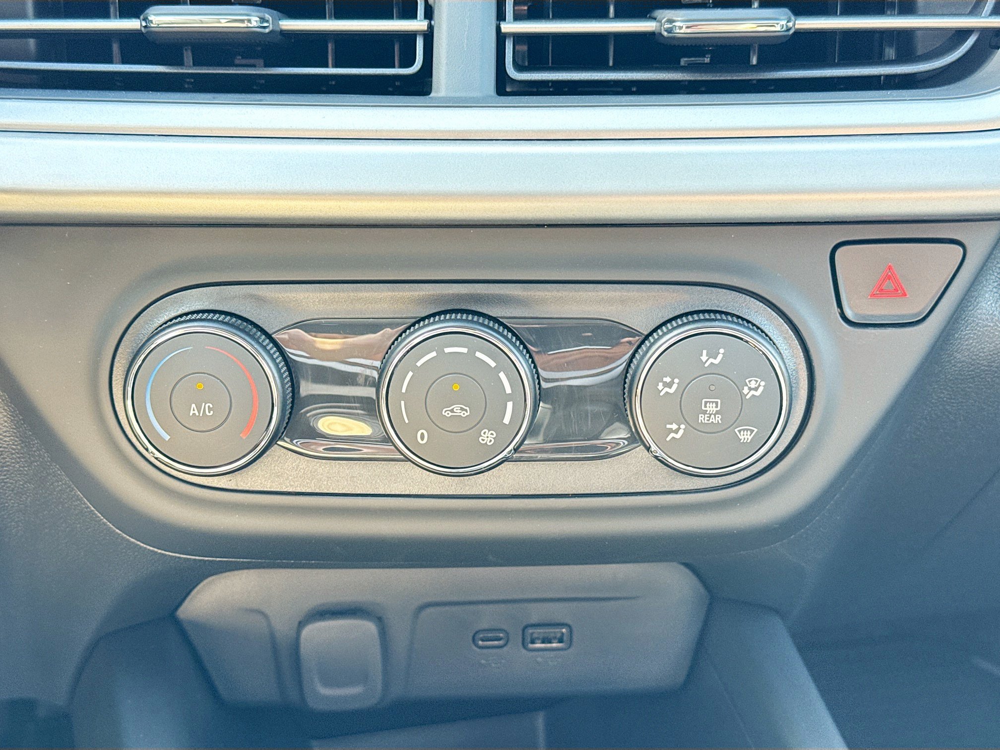 Used 2026 Chevrolet Trax LS FWD image 31