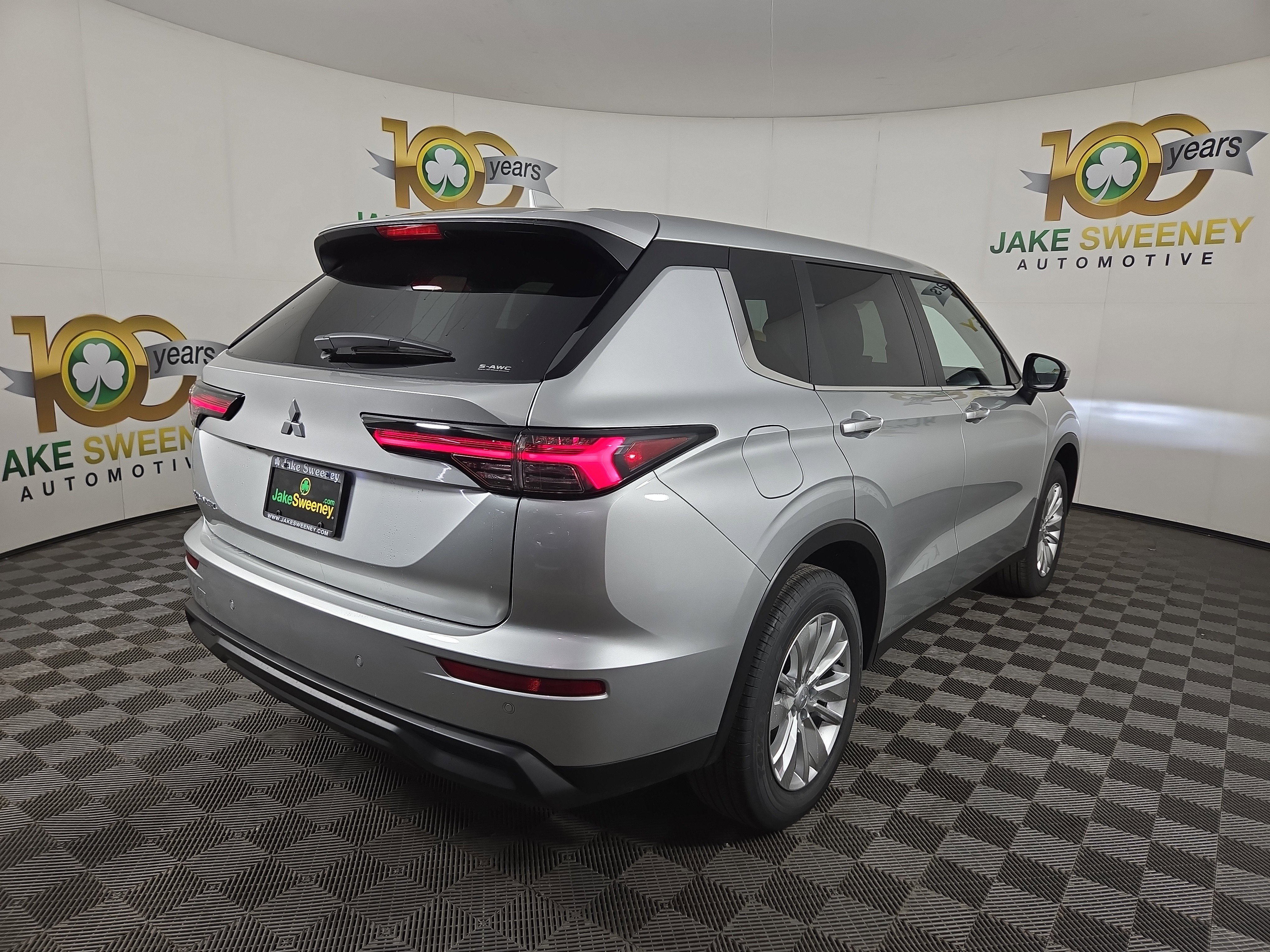 New 2026 Mitsubishi Outlander ES image 7