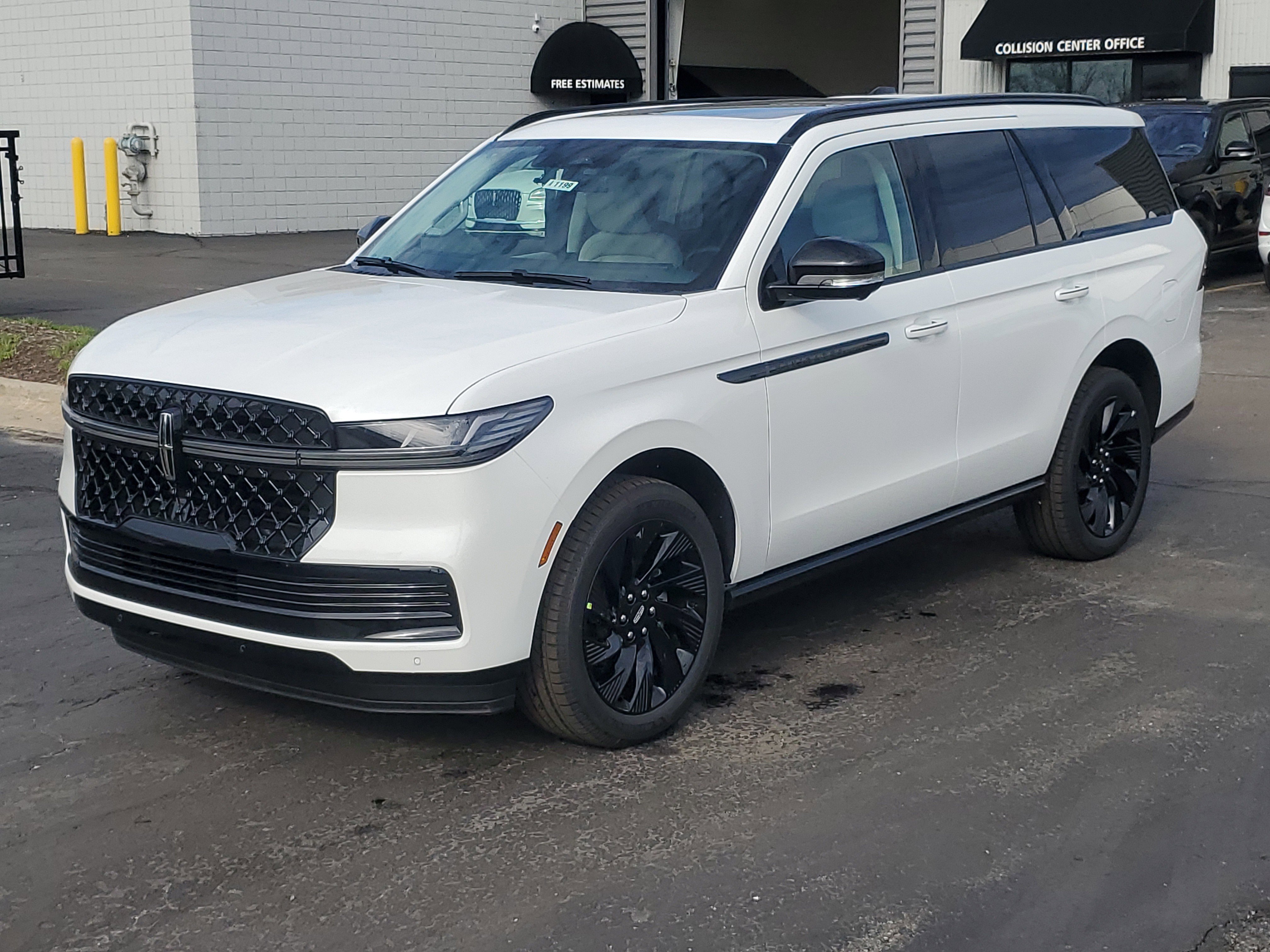 New 2026 Lincoln Navigator Reserve image 2