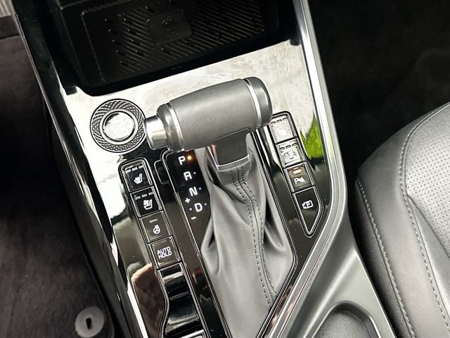 Used 2023 Kia Niro SX image 16