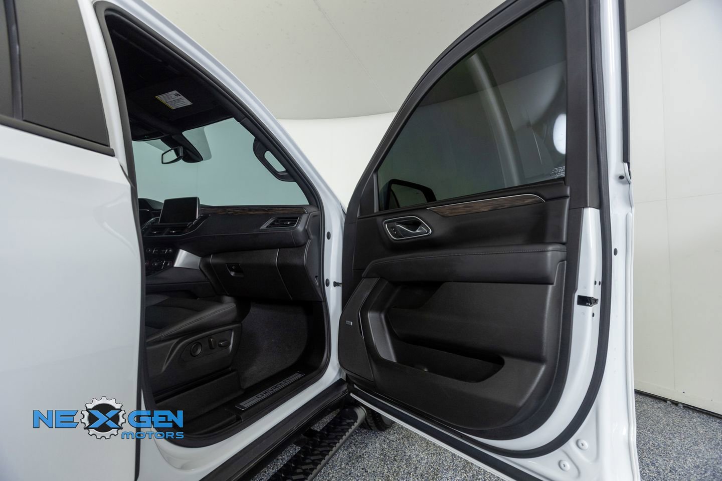 Used 2022 Chevrolet Tahoe Z71 w/ Luxury Package image 37