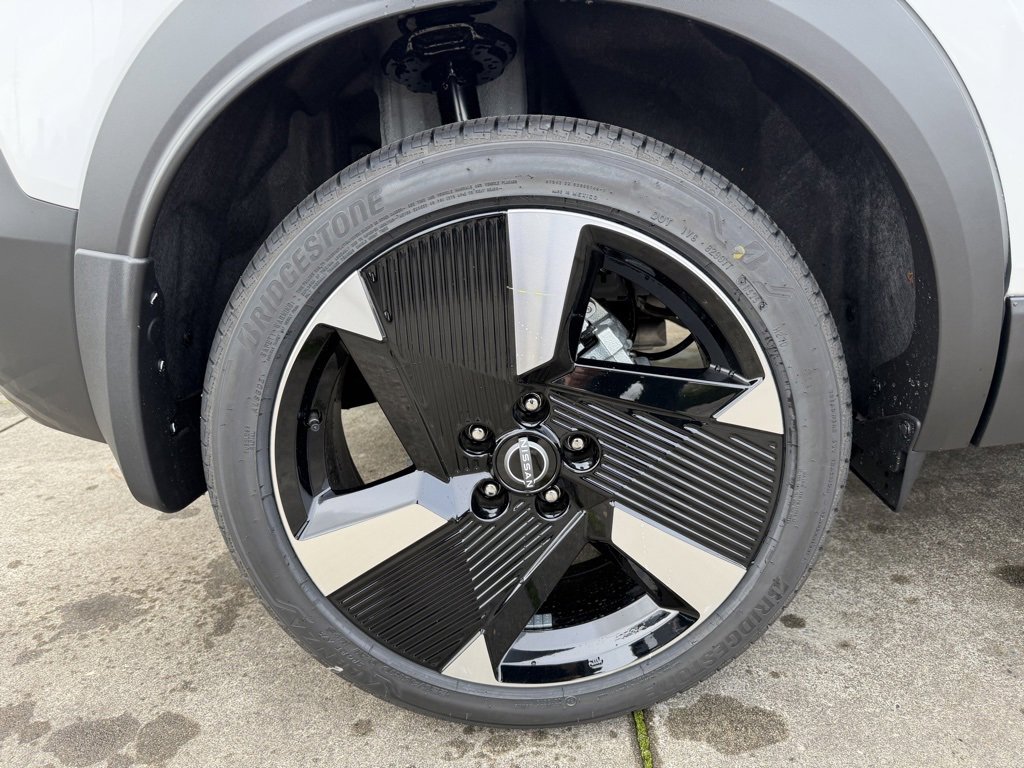 New 2026 Nissan Kicks SR w/ Cold Weather Package image 9