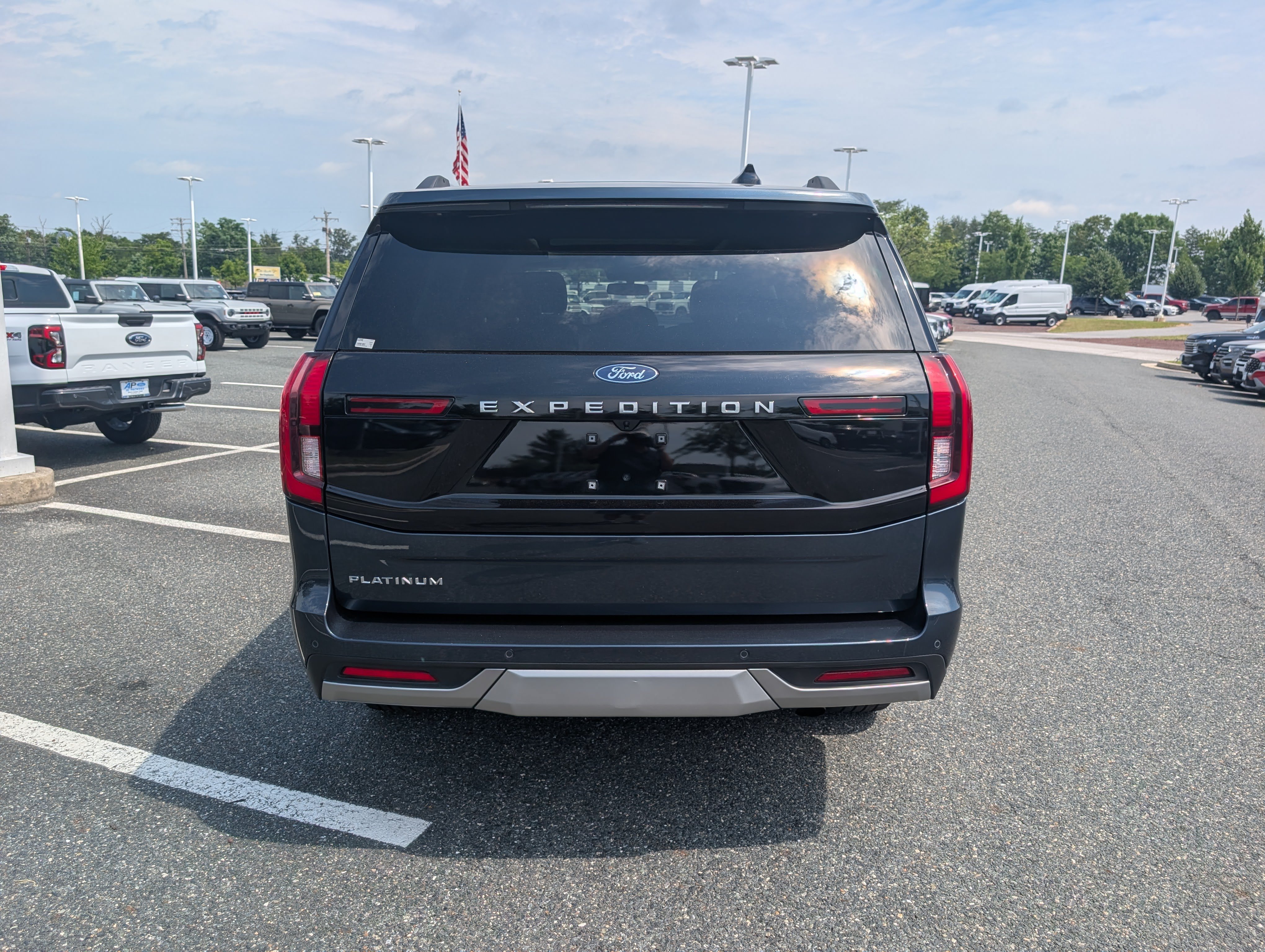 Used 2025 Ford Expedition Platinum AWD/4WD image 5
