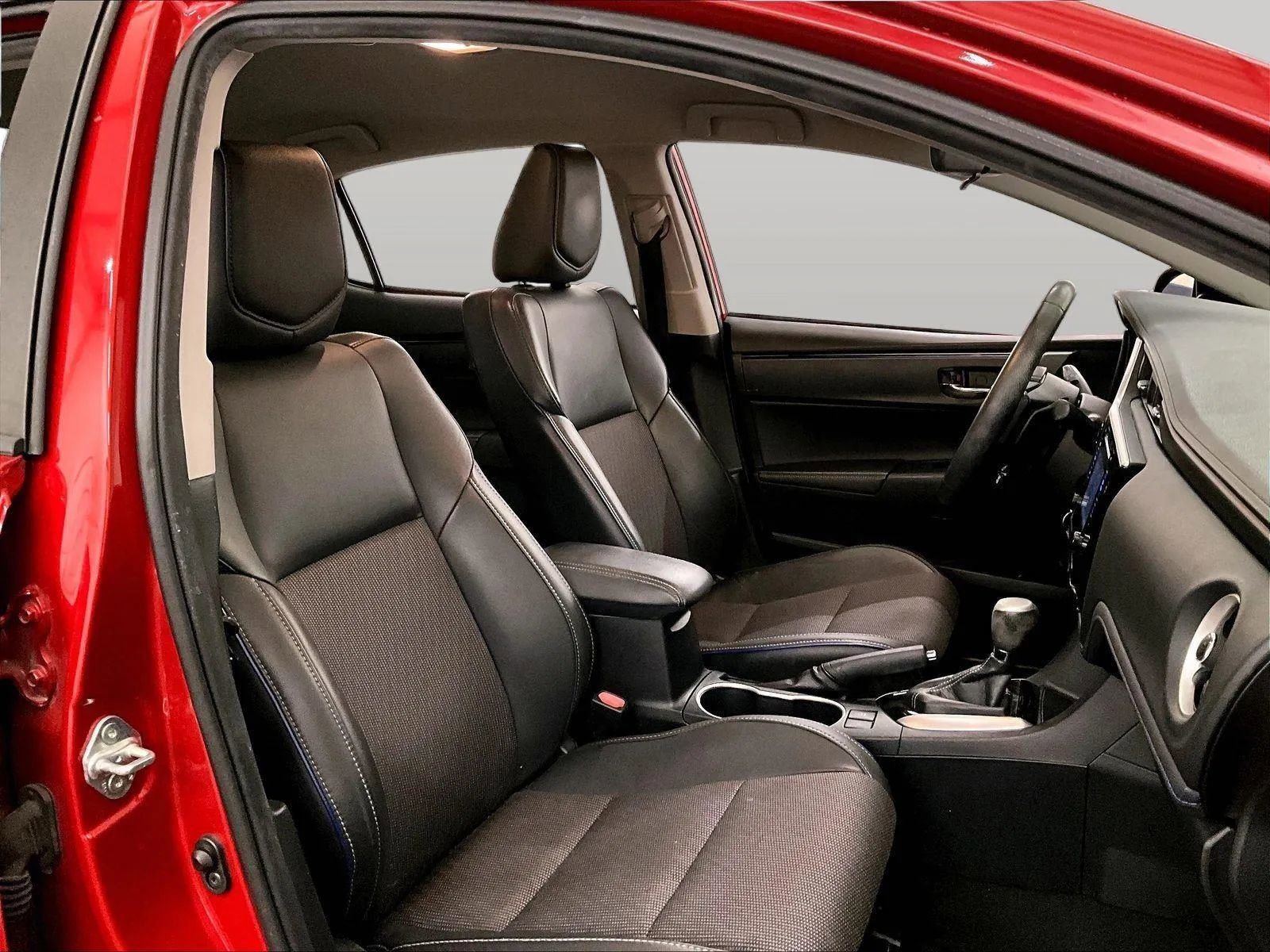 Used 2018 Toyota Corolla SE image 7