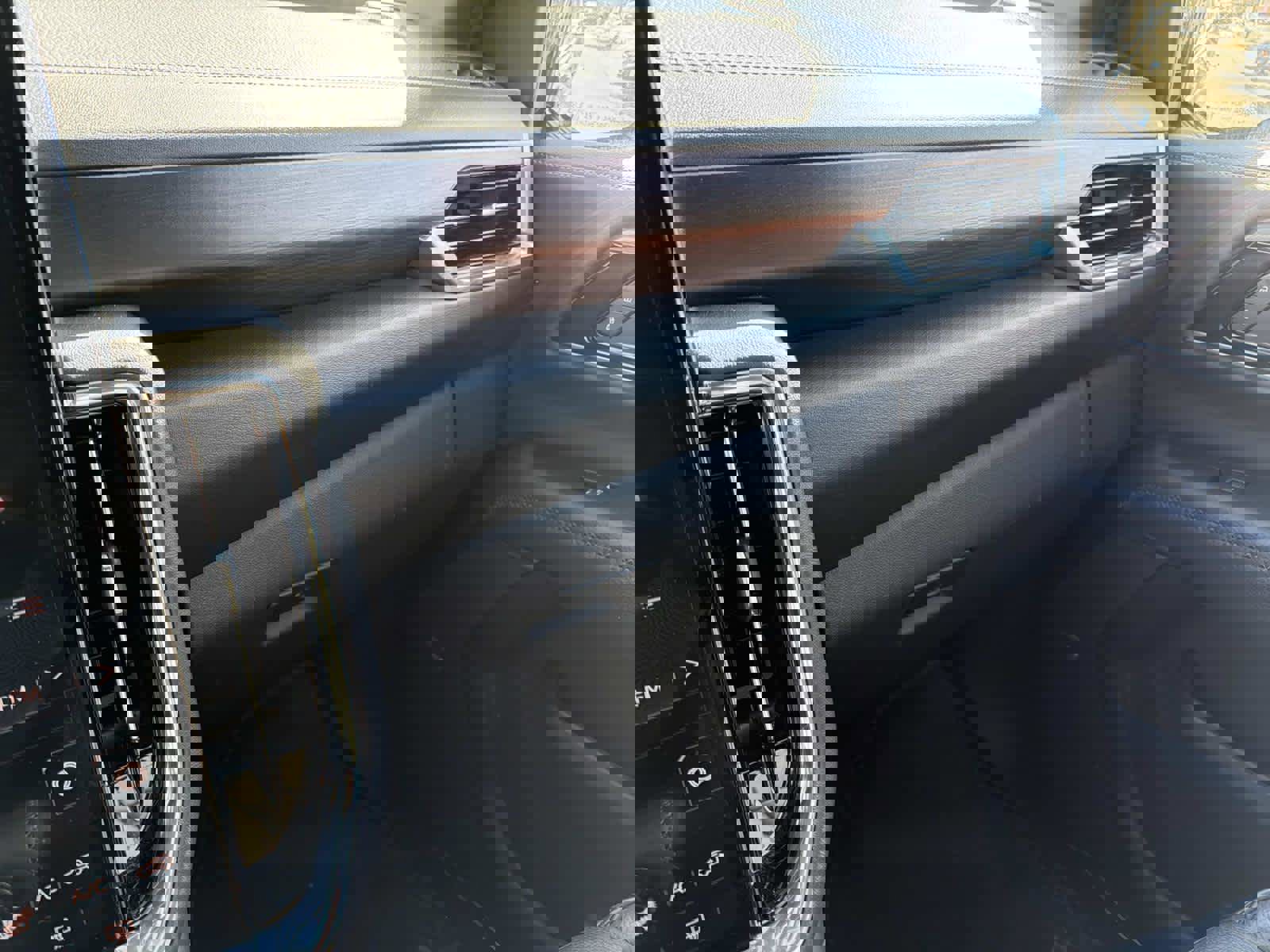 Used 2025 GMC Yukon Denali image 15