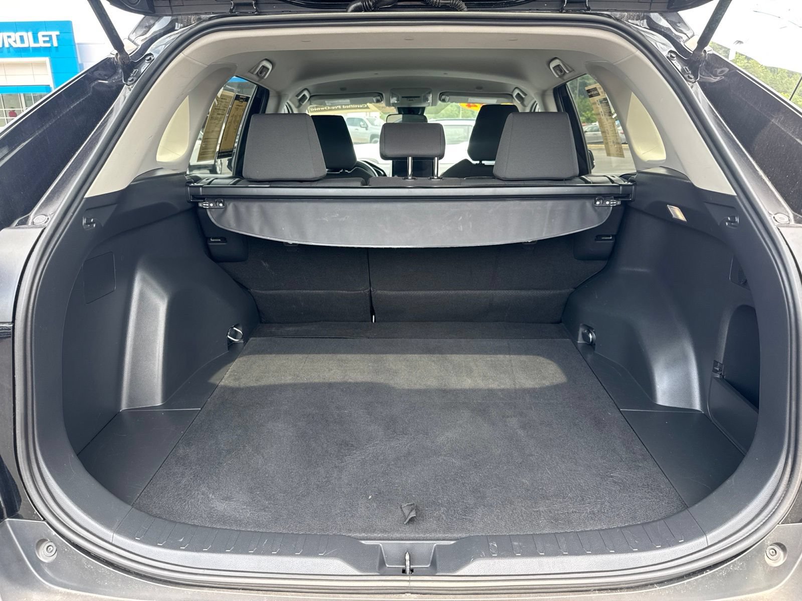 Used 2024 Toyota RAV4 XLE FWD image 11