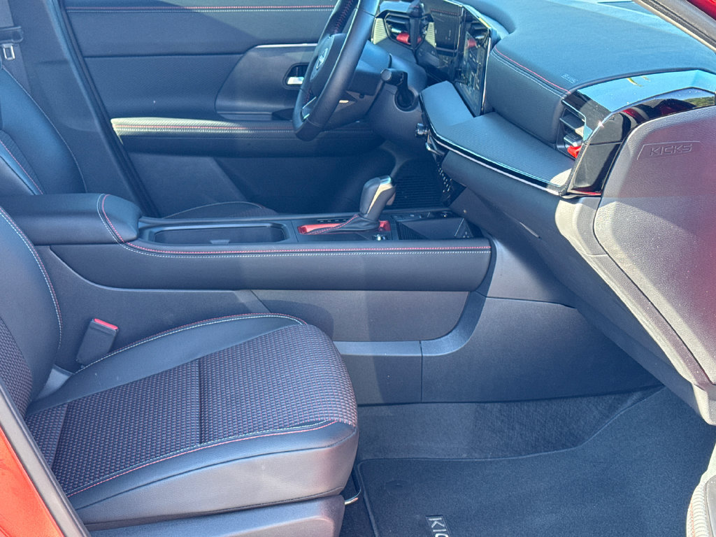 Used 2025 Nissan Kicks SR w/ SR Premium Package FWD image 13