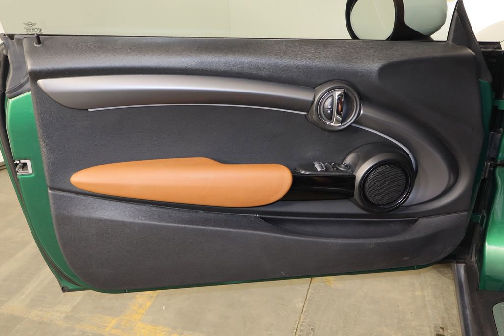 Used 2023 MINI Cooper 2-Door Hardtop w/ Signature Upholstery Package image 19