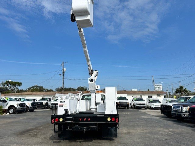 Used 2008 Ford F550 4x4 Regular Cab Super Duty image 7