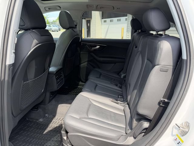 Used 2023 Audi Q7 2.0T Premium w/ Towing Package AWD/4WD image 13