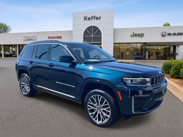 New 2026 Jeep Grand Cherokee Summit AWD/4WD image 2