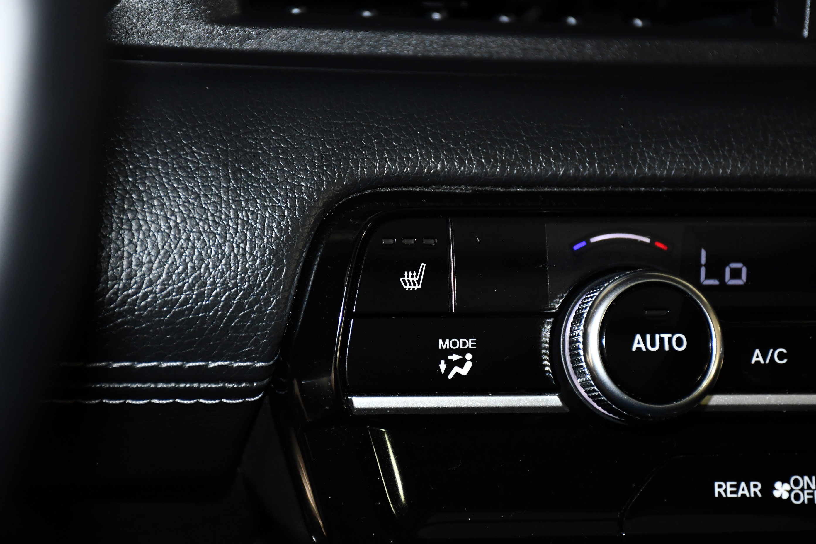 Used 2025 Honda Pilot Touring image 29