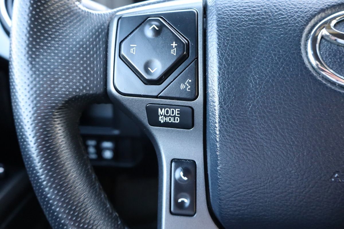 Used 2017 Toyota Tacoma TRD Sport image 31