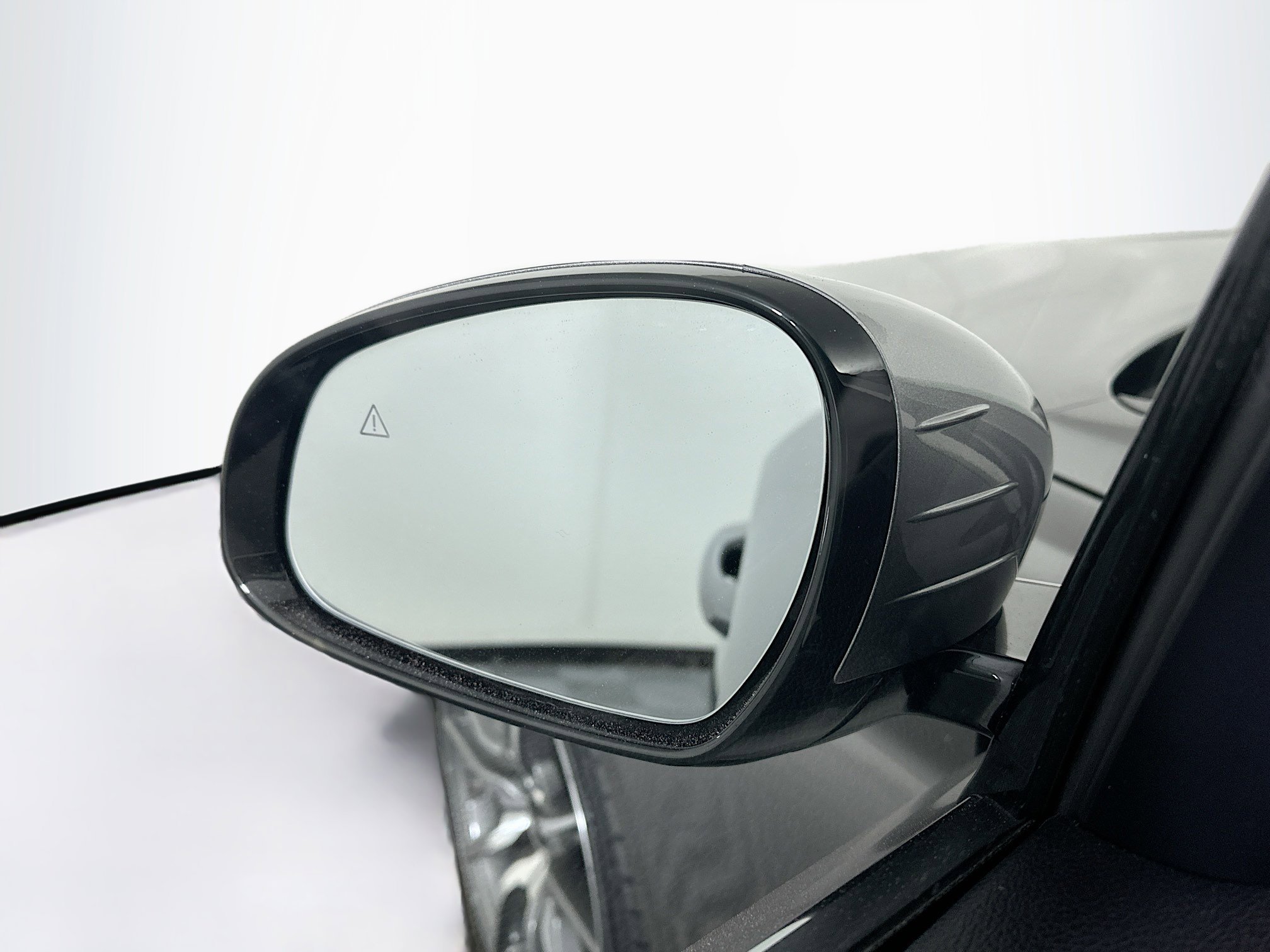 Used 2025 Genesis G70 2.5T image 16