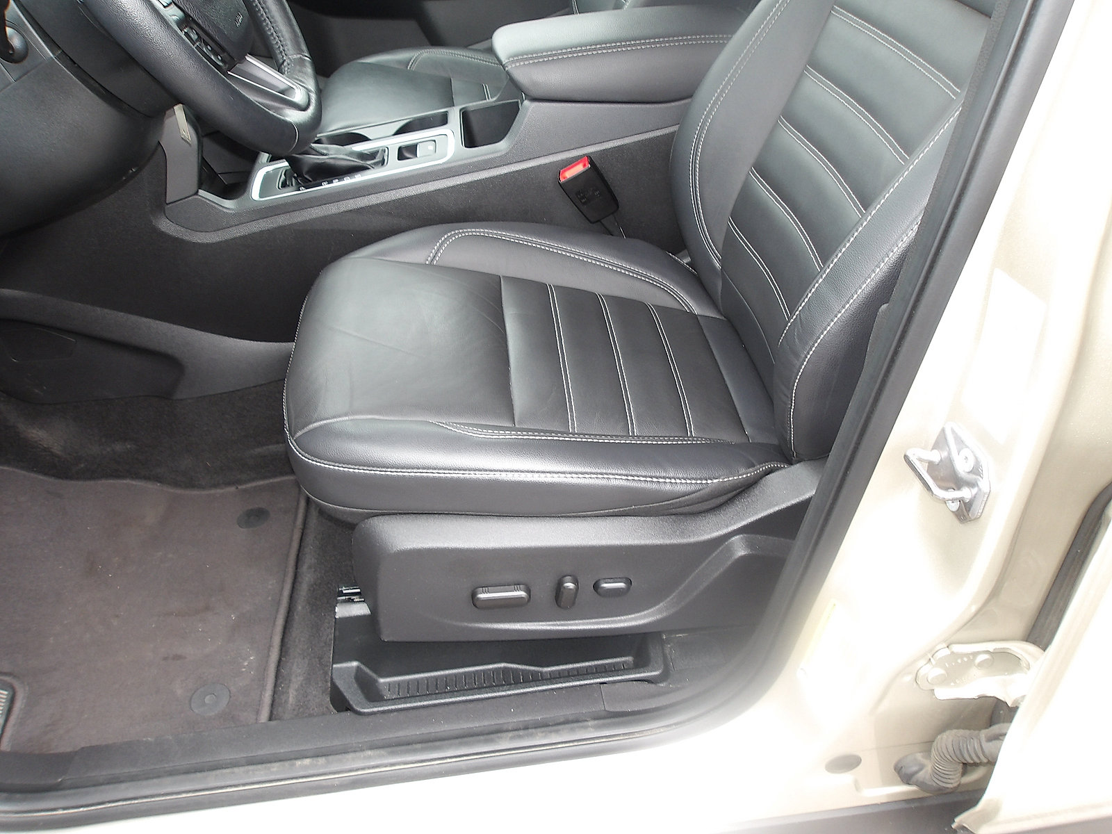 Used 2018 Ford Escape SEL FWD image 14