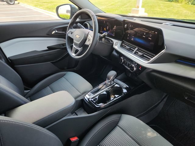New 2026 Chevrolet Trax LT w/ Sunroof Package FWD image 19