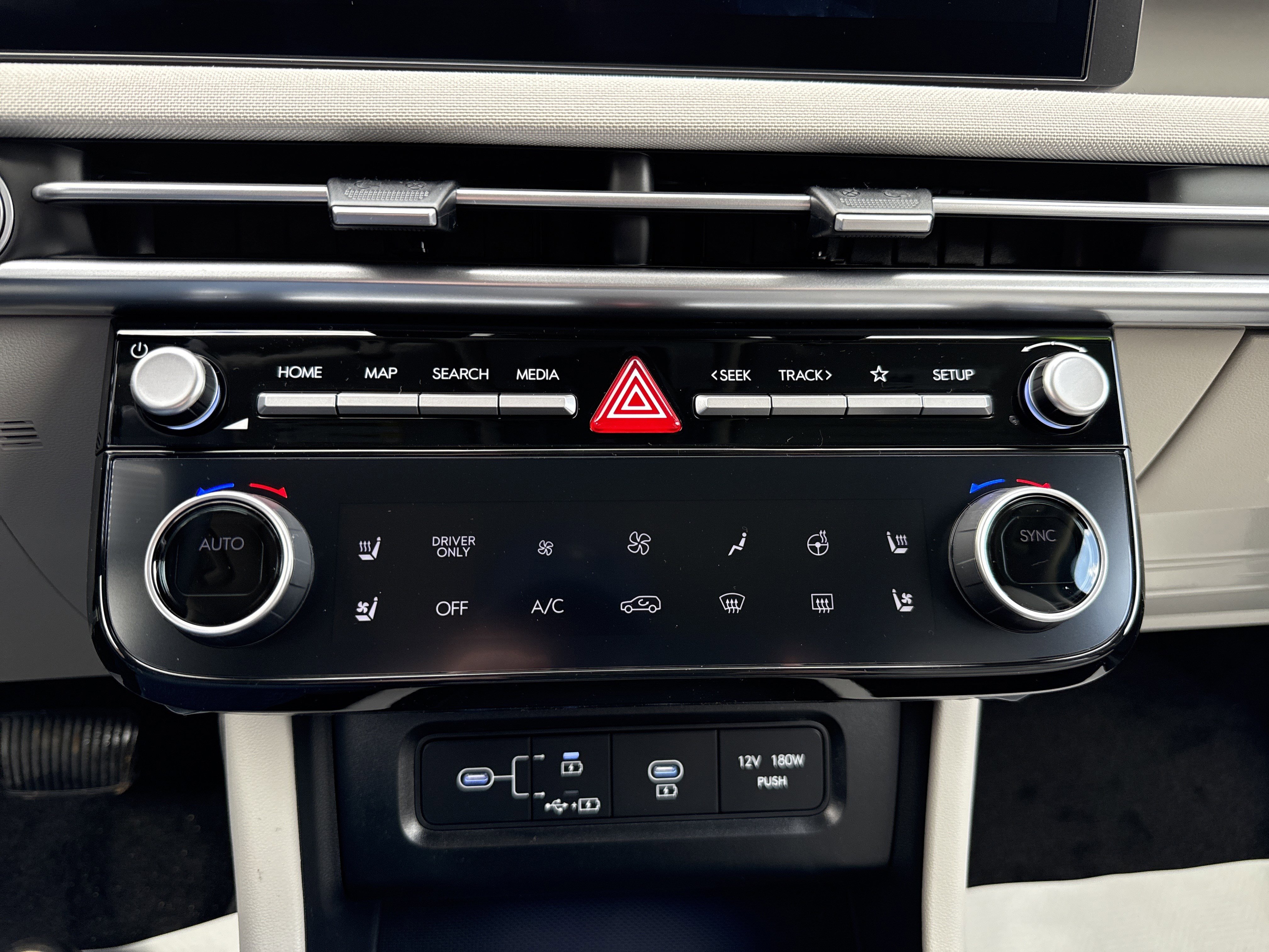 New 2026 Hyundai Tucson Limited image 28