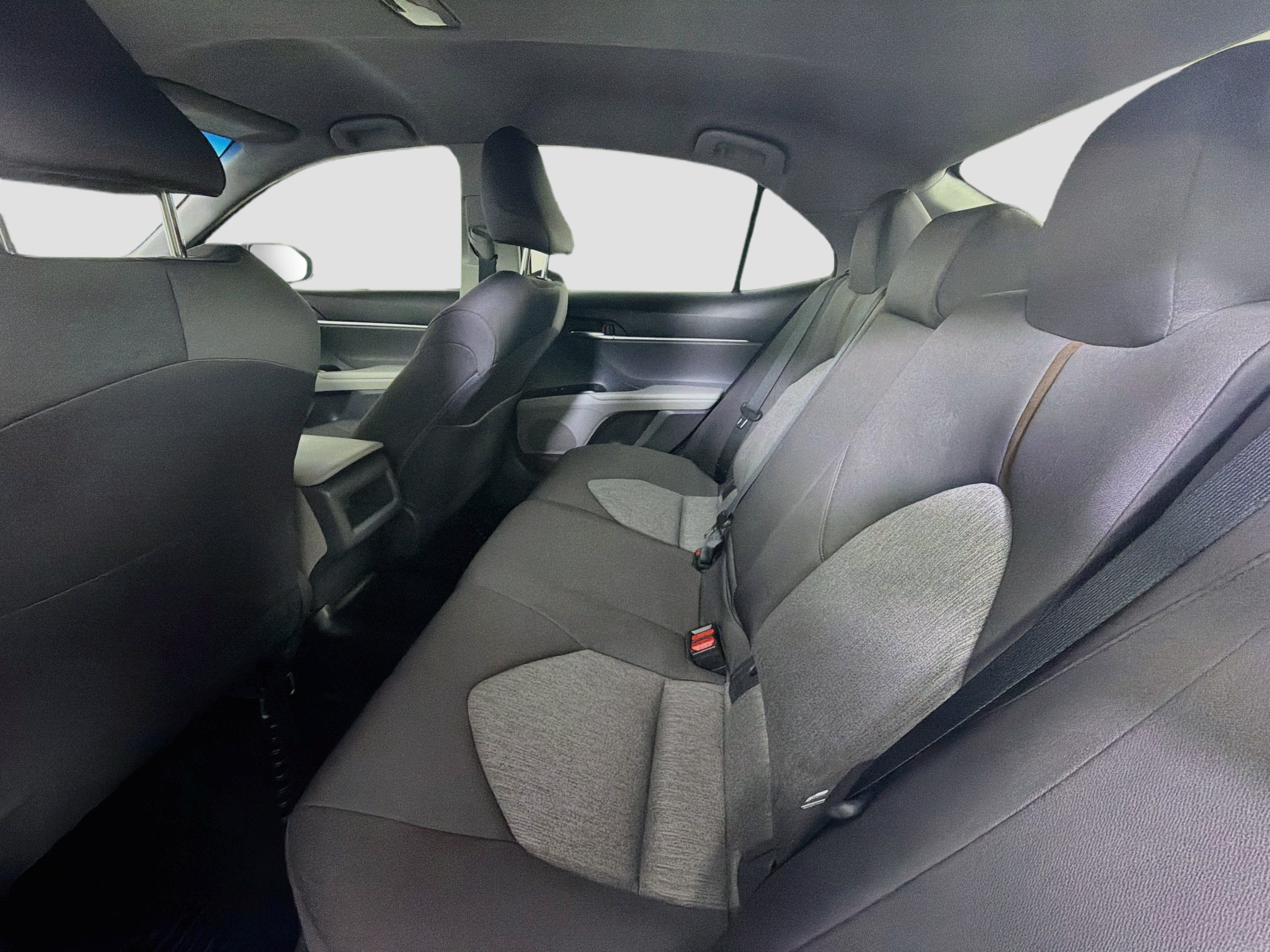 Used 2018 Toyota Camry LE FWD image 25