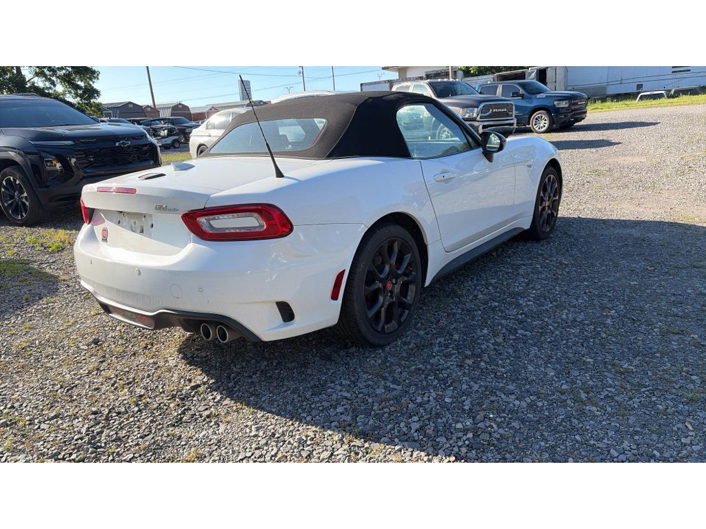 Used 2018 FIAT 124 Spider Abarth w/ Convenience Group RWD image 4