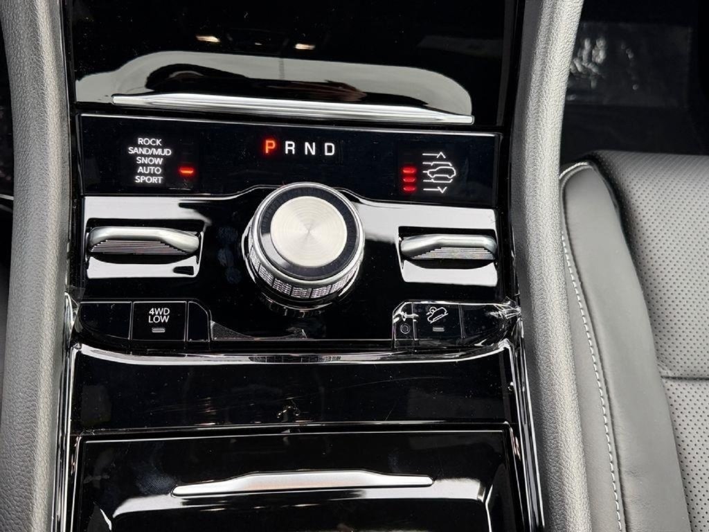 New 2025 Jeep Grand Cherokee Overland w/ Luxury Tech Group IV AWD/4WD image 20