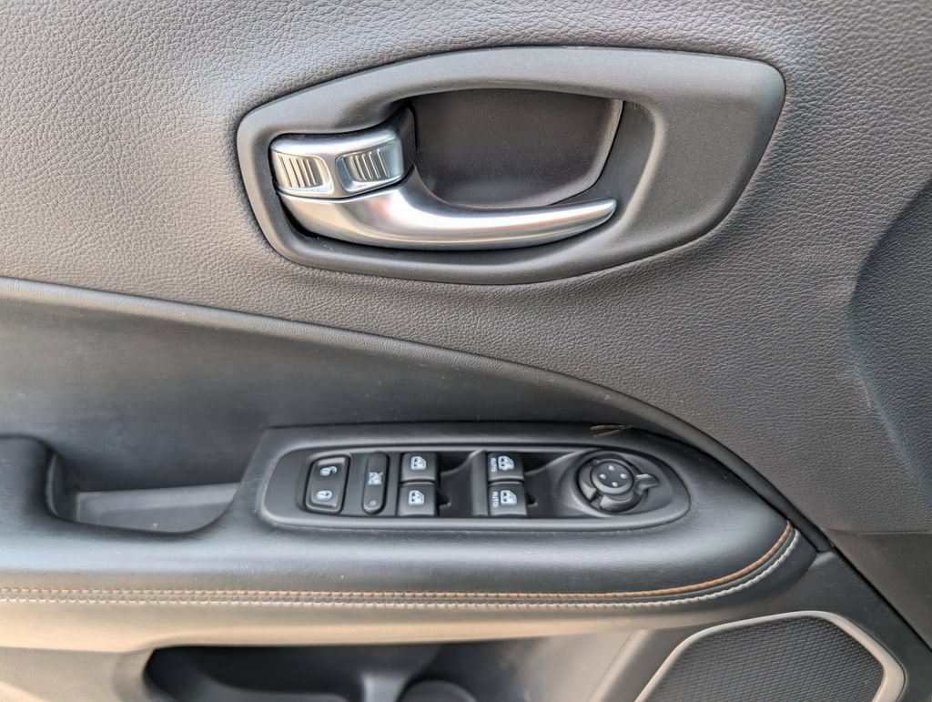 Used 2018 Jeep Compass Sport w/ Cold Weather Group AWD/4WD image 19