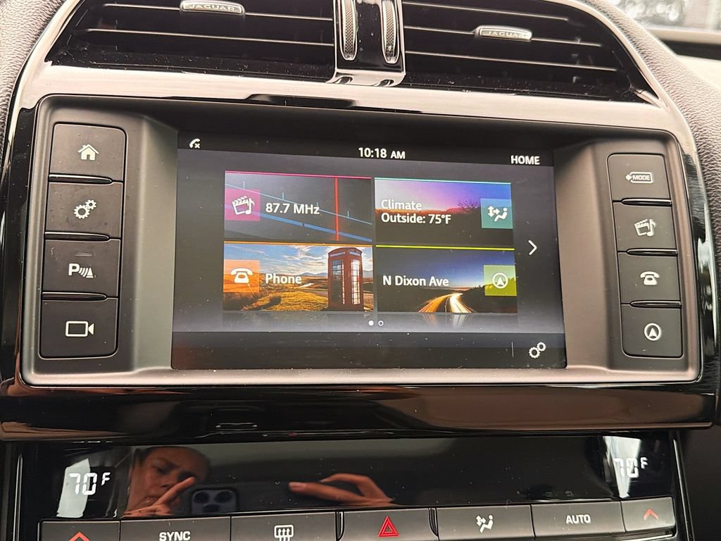Used 2017 Jaguar XE Premium RWD image 29