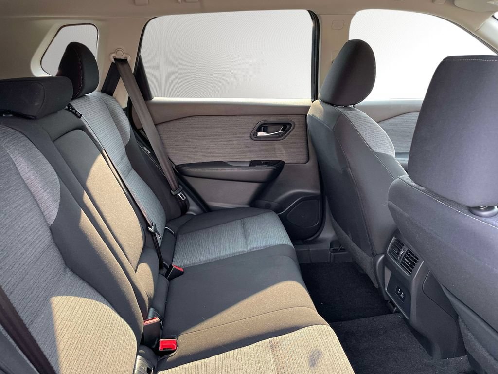Used 2023 Nissan Rogue SV AWD/4WD image 12