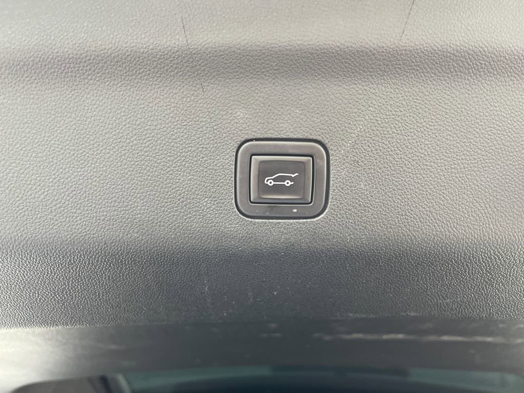 Used 2021 Cadillac Escalade ESV Sport Platinum w/ LPO, ONYX Package image 36