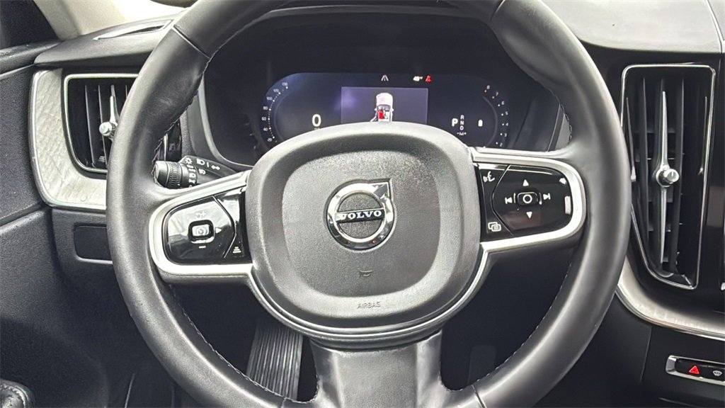 Certified 2025 Volvo XC60 B5 Plus image 9