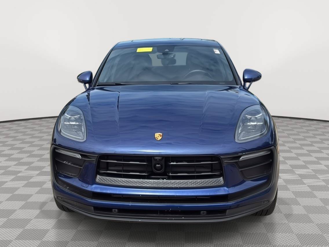 Used 2022 Porsche Macan AWD/4WD image 2