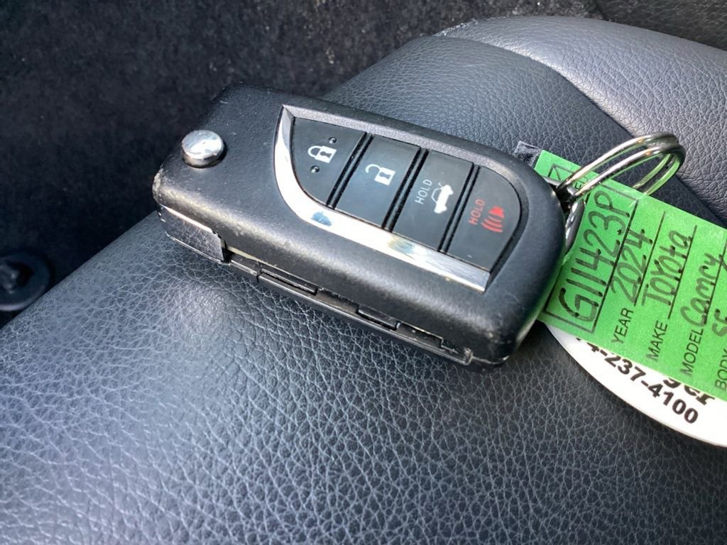 Used 2024 Toyota Camry SE image 28