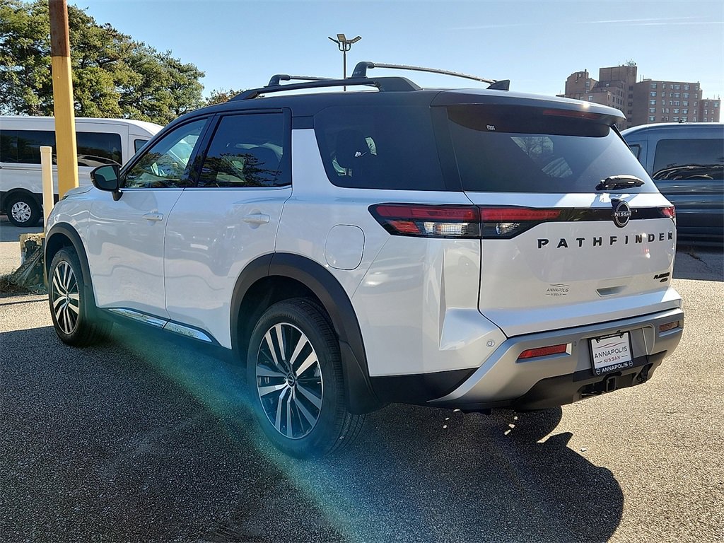 New 2025 Nissan Pathfinder Platinum image 3