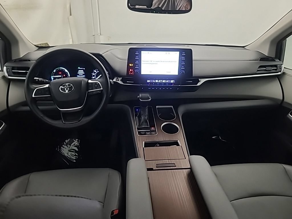 Used 2023 Toyota Sienna XLE AWD/4WD image 24