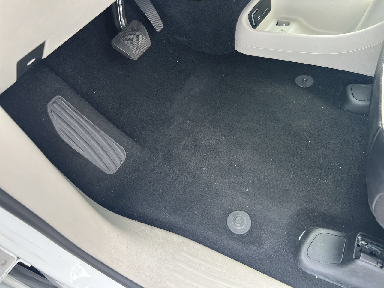 Used 2023 Chrysler Pacifica Touring-L FWD image 17