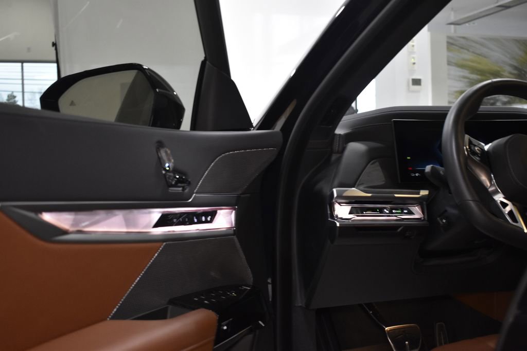 Used 2025 BMW i7 xDrive60 AWD/4WD image 21