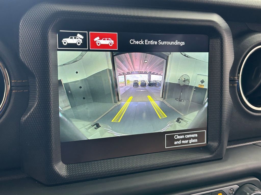 Used 2022 Jeep Wrangler Unlimited Sahara AWD/4WD image 23