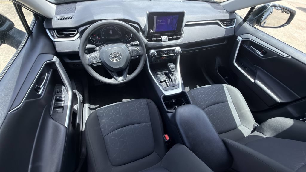Used 2025 Toyota RAV4 XLE FWD image 12