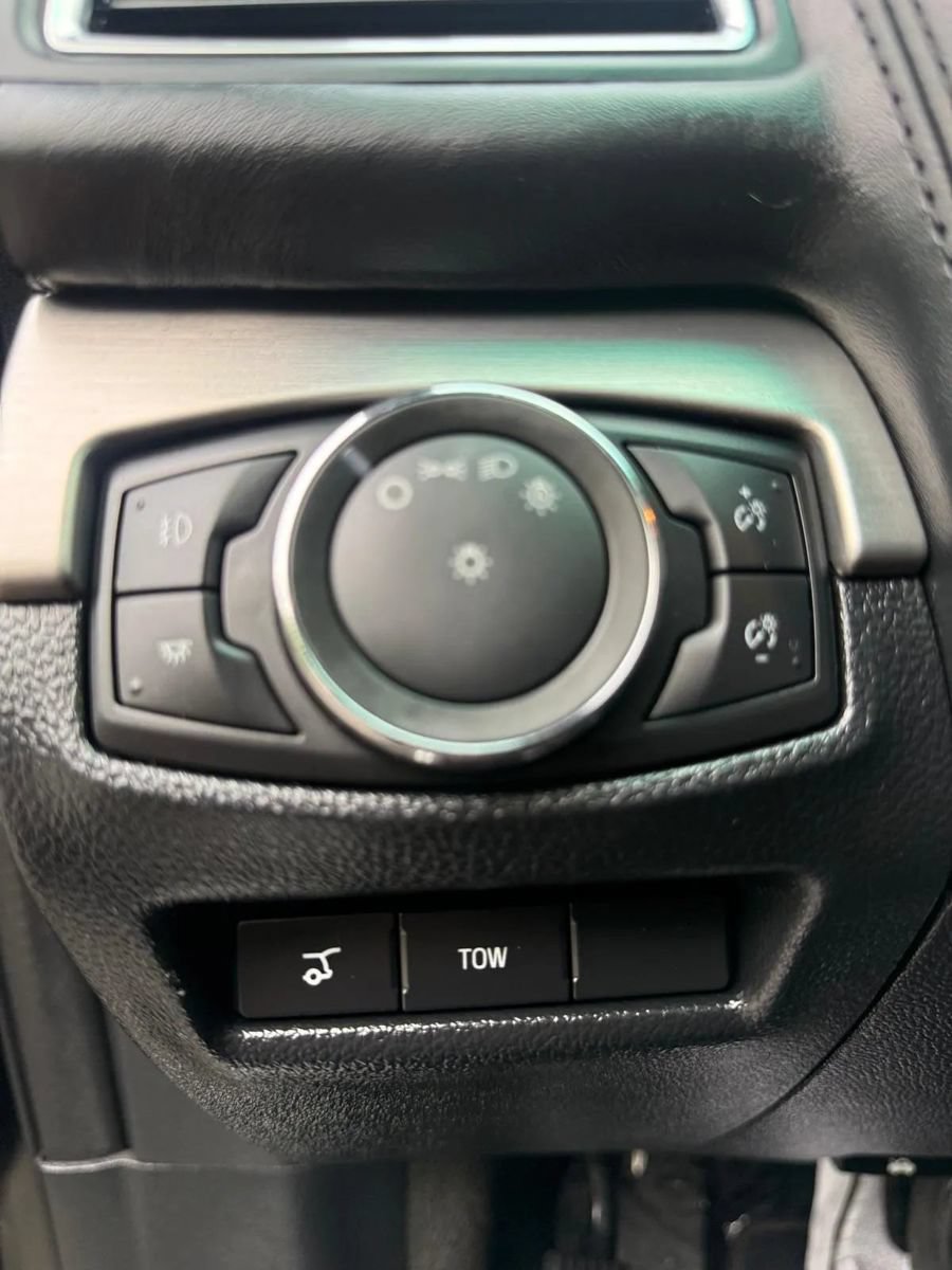 Used 2016 Ford Explorer Platinum AWD/4WD image 26