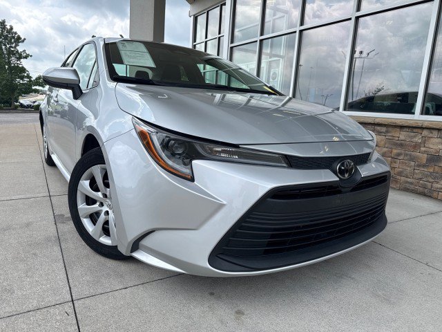 Used 2024 Toyota Corolla LE FWD image 2
