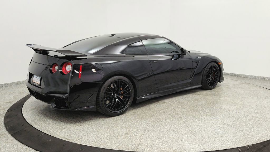 Used 2024 Nissan GT-R Premium w/ Premium Interior Package AWD/4WD image 5
