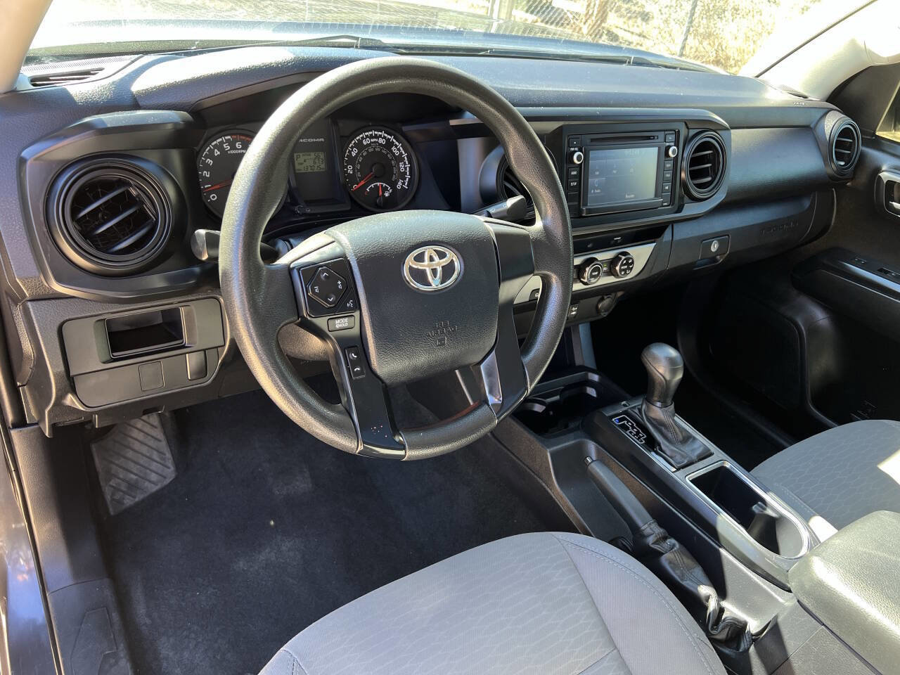 Used 2017 Toyota Tacoma SR image 18