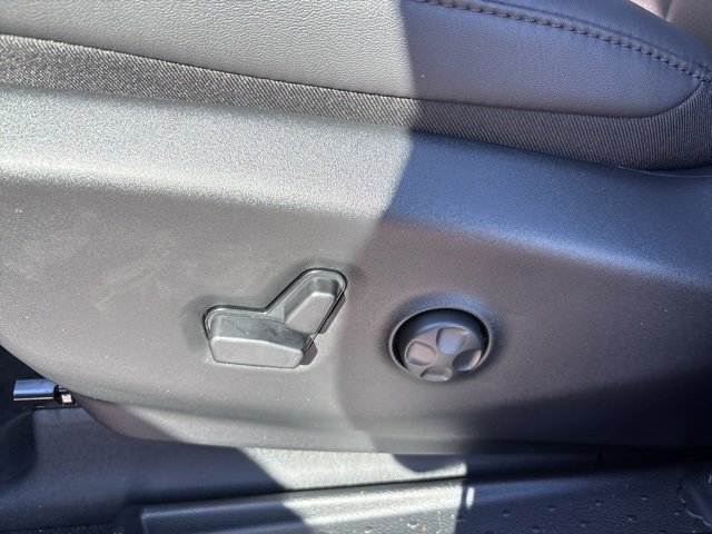 New 2025 Chrysler Pacifica Select w/ Uconnect Theater Family Group image 20