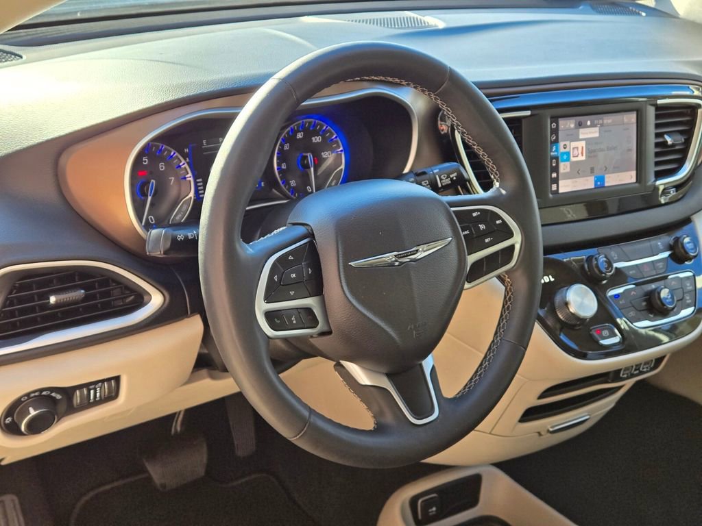 Used 2023 Chrysler Voyager LX image 23