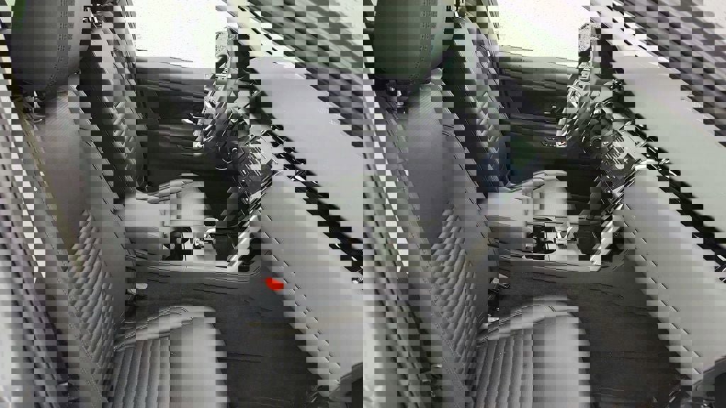 Used 2025 Land Rover Discovery Sport S image 22