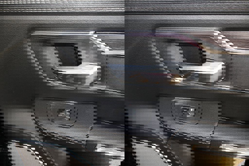 Used 2025 RAM 1500 Laramie w/ Night Edition image 15