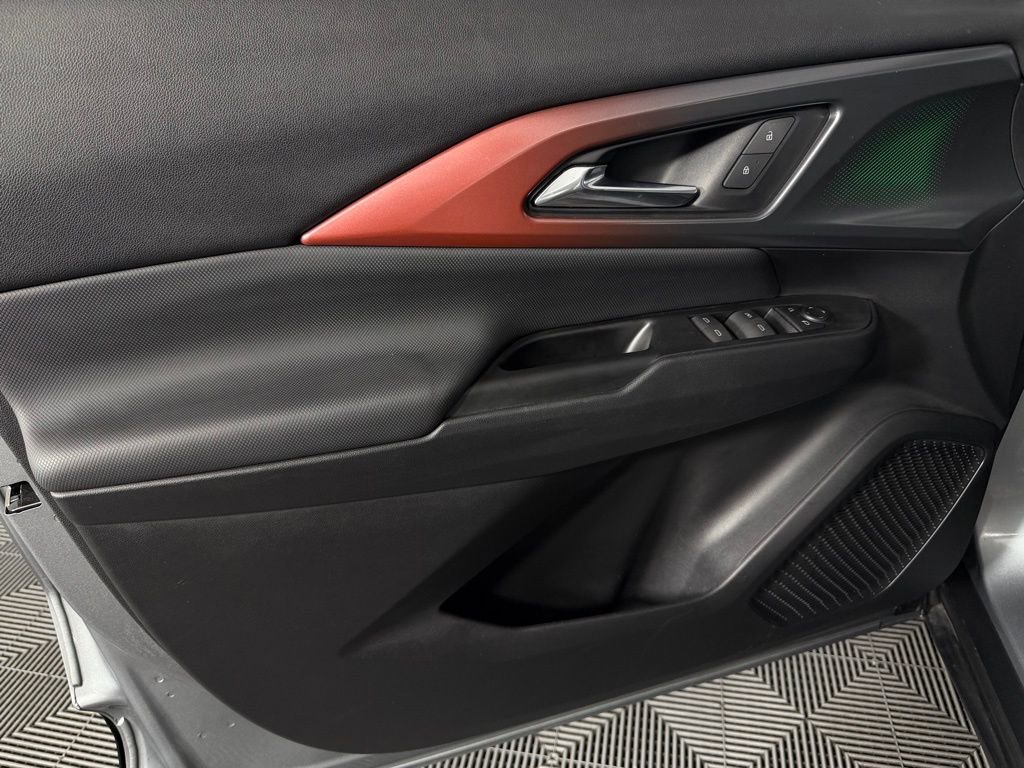 Used 2024 Chevrolet Equinox EV RS image 25