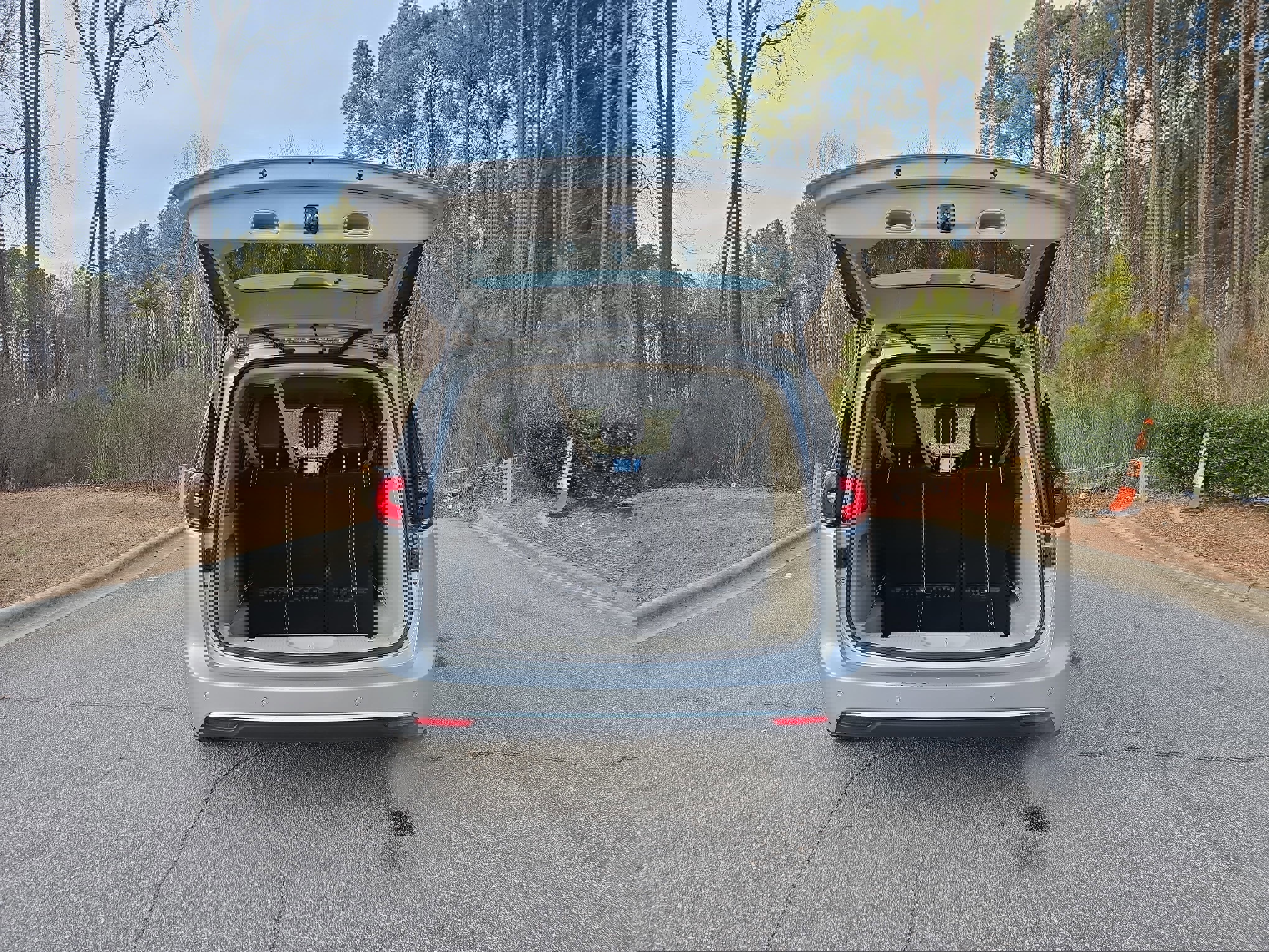 Used 2024 Chrysler Pacifica Touring-L image 12