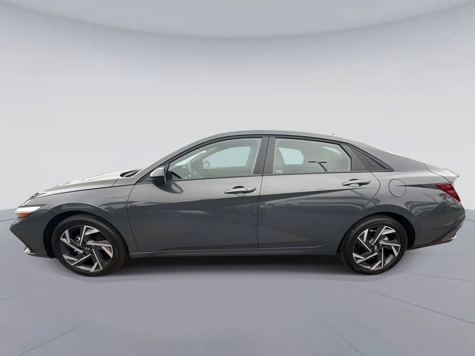 Used 2025 Hyundai Elantra Sport FWD image 4