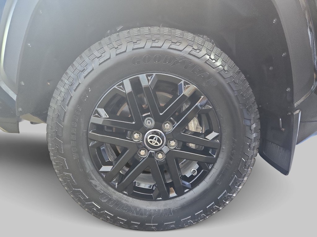 Used 2025 Toyota Tundra SR5 AWD/4WD image 32