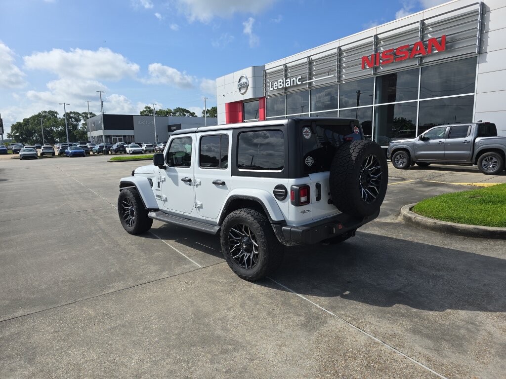 Used 2023 Jeep Wrangler Unlimited Sahara AWD/4WD image 4
